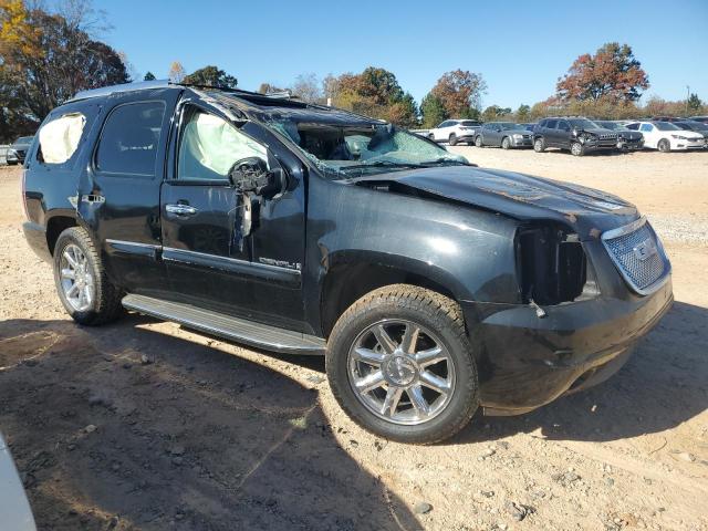 GMC Yukon Denali Image 7