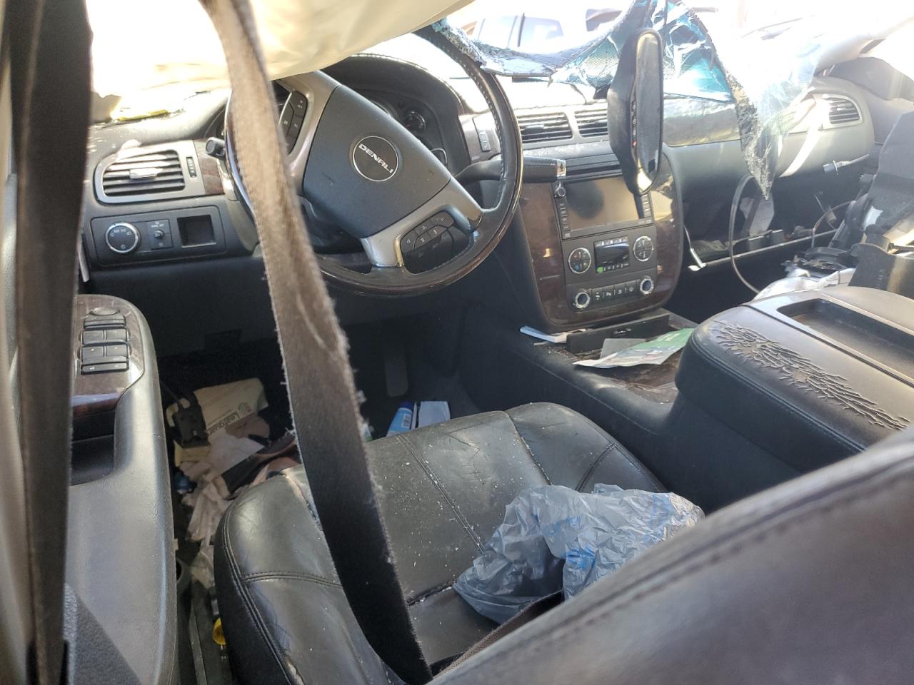 GMC Yukon Denali Image 2