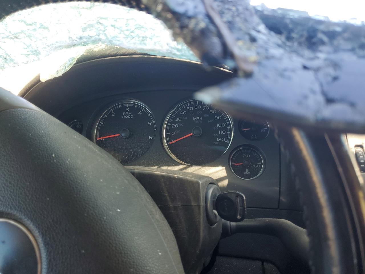 GMC Yukon Denali Image 12