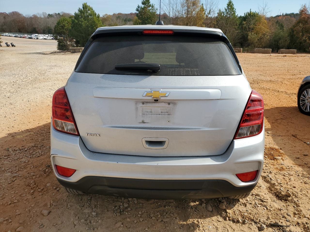 Chevrolet Trax Ls Image 2