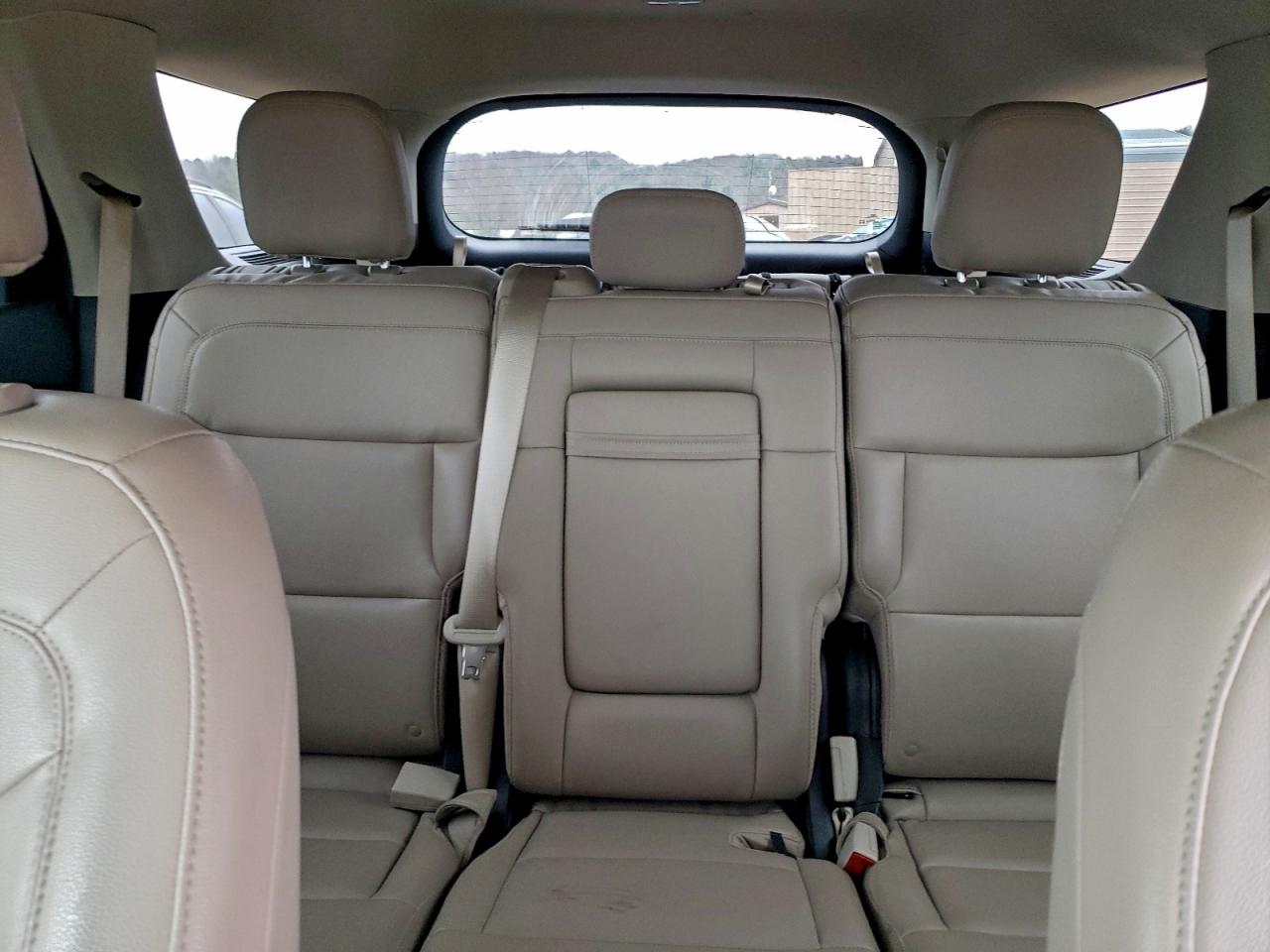 Ford Explorer Xlt Image 8