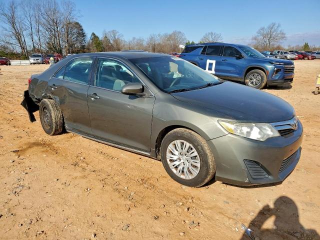 Toyota Camry Base Image 7