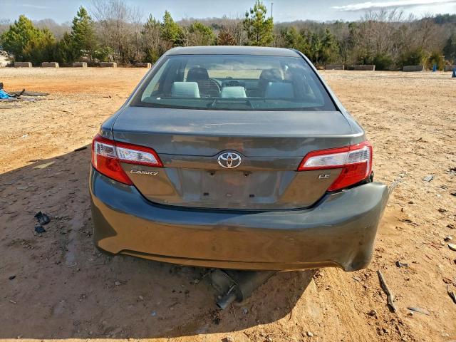 Toyota Camry Base Image 6