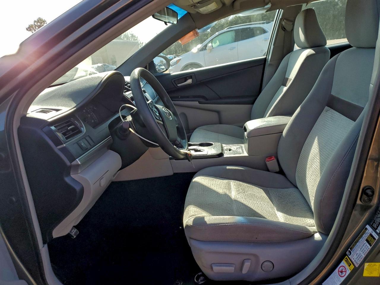 Toyota Camry Base Image 9