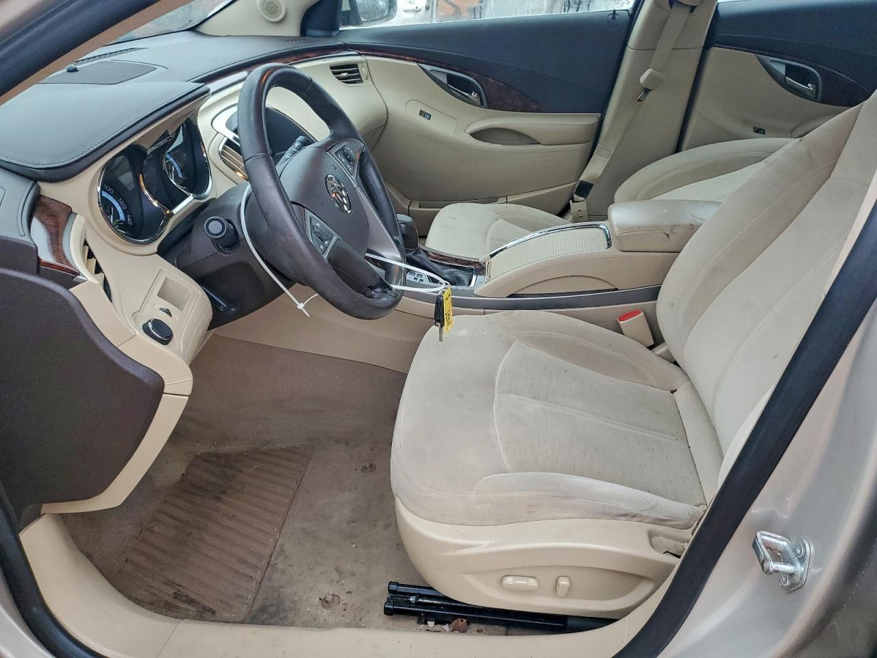 Buick LaCrosse Image 2