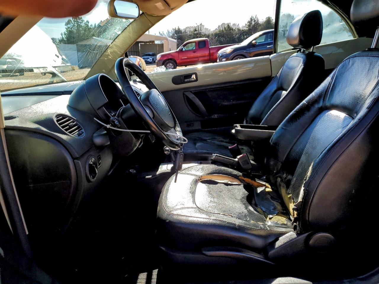 Volkswagen Beetle Convertible Option Package 2 Image 9