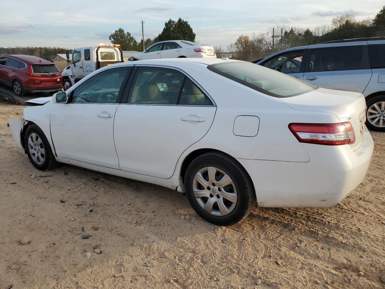 Toyota Camry Base Image 7