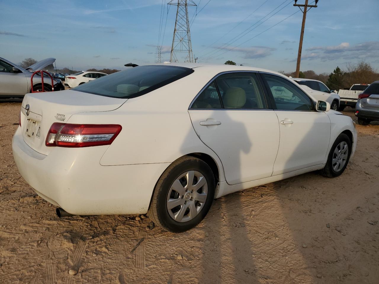 Toyota Camry Base Image 2