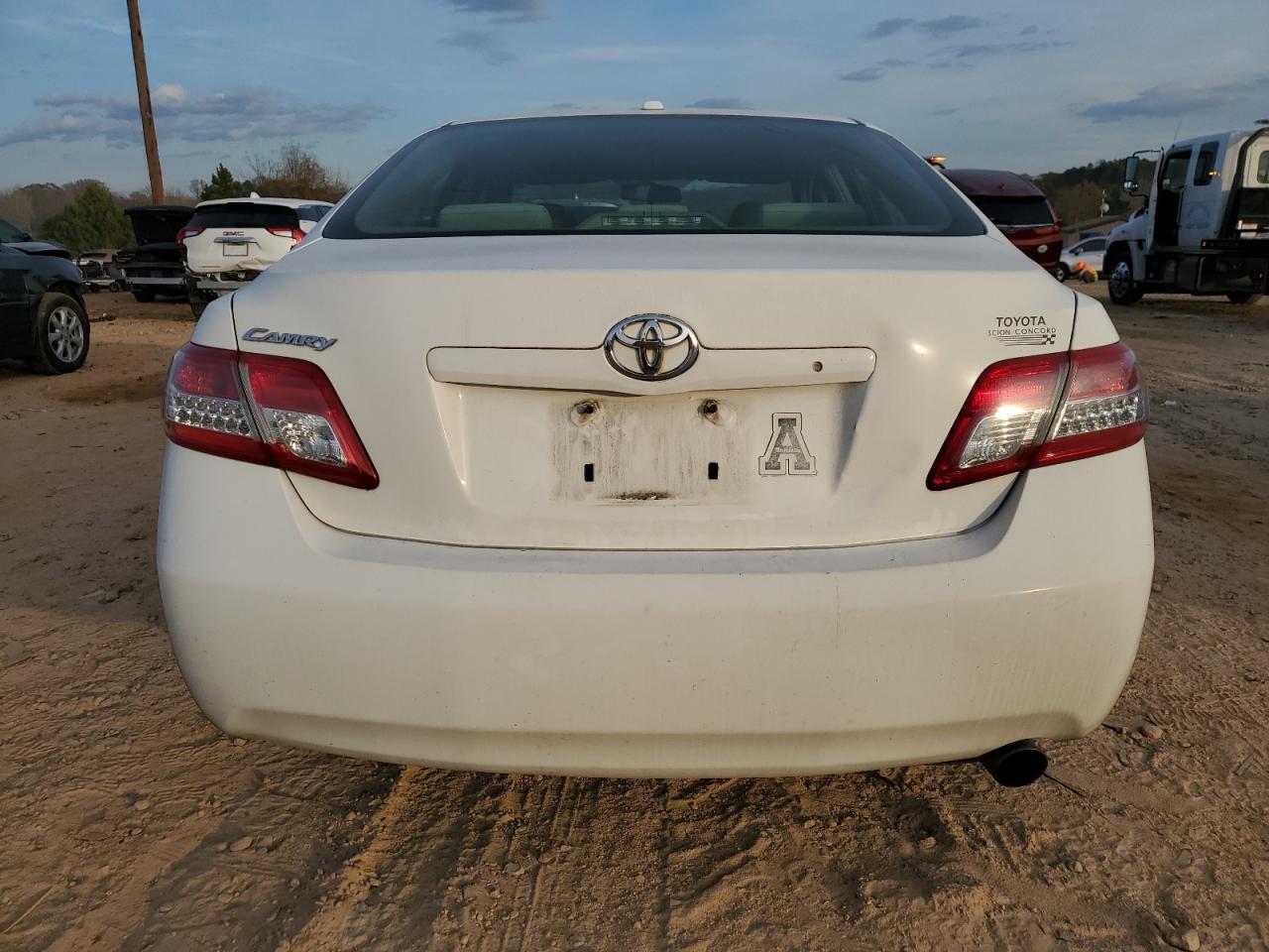 Toyota Camry Base Image 11