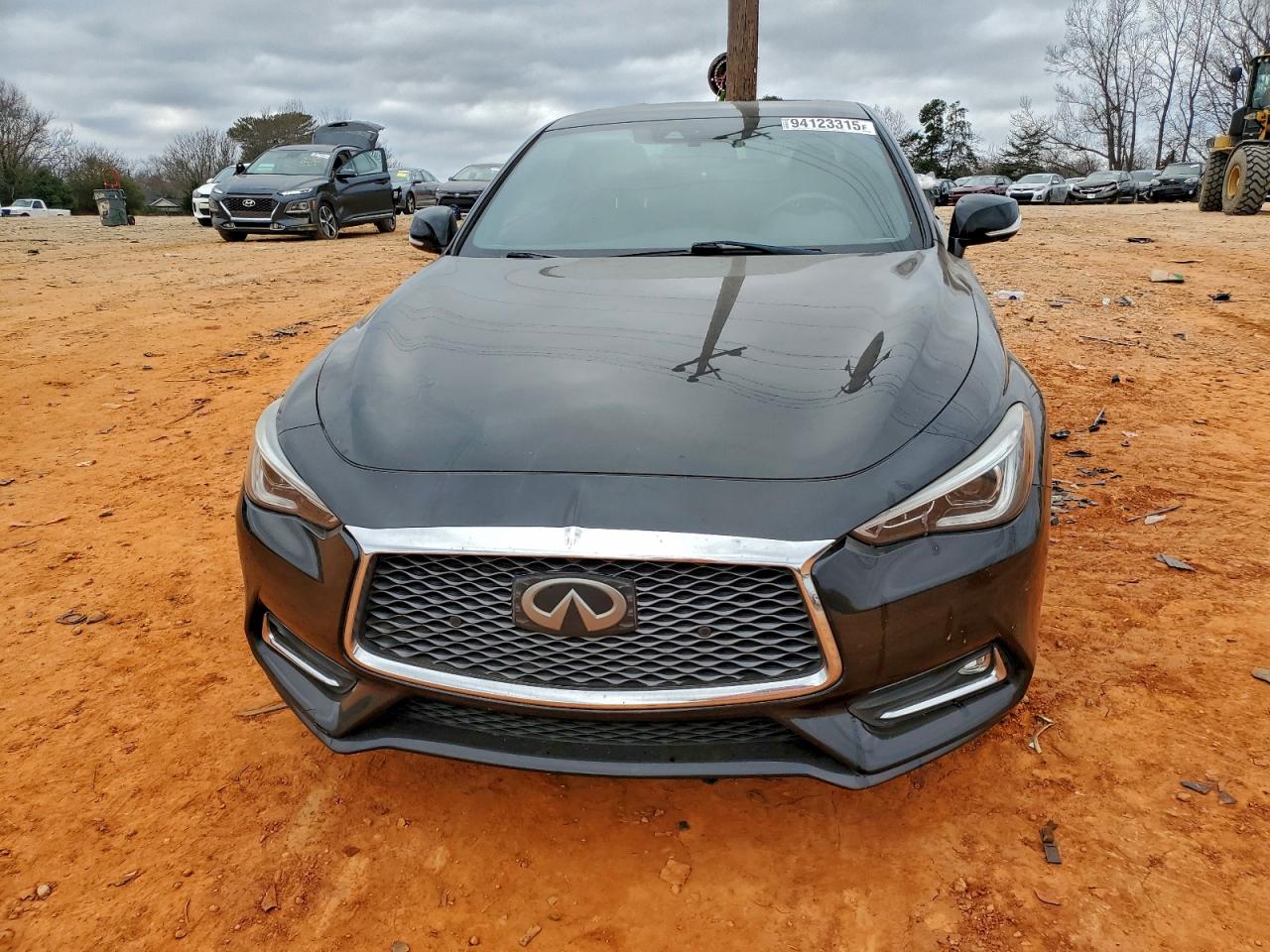 INFINITI Q60 Premium Image 4