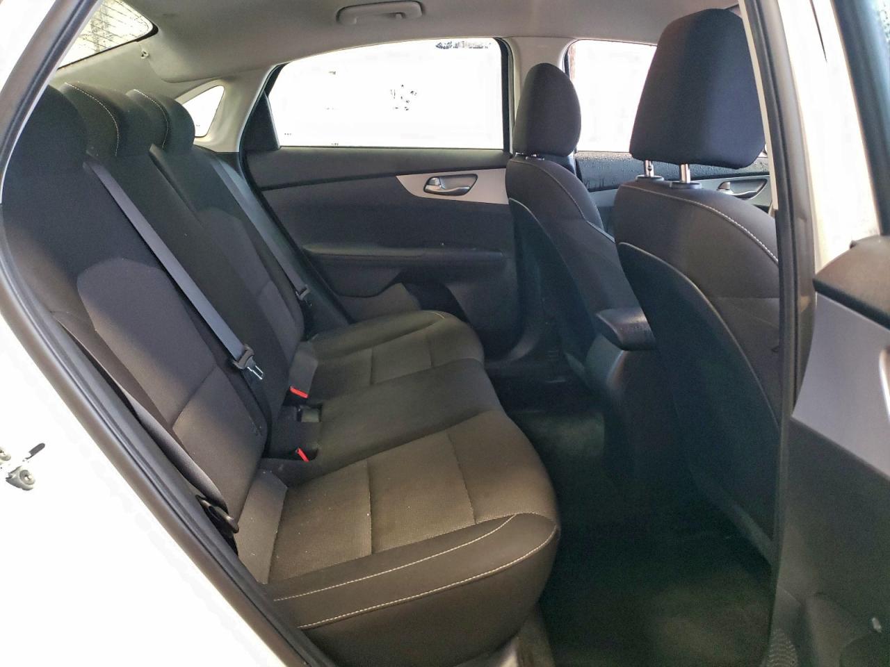 Kia Forte Lx Image 9