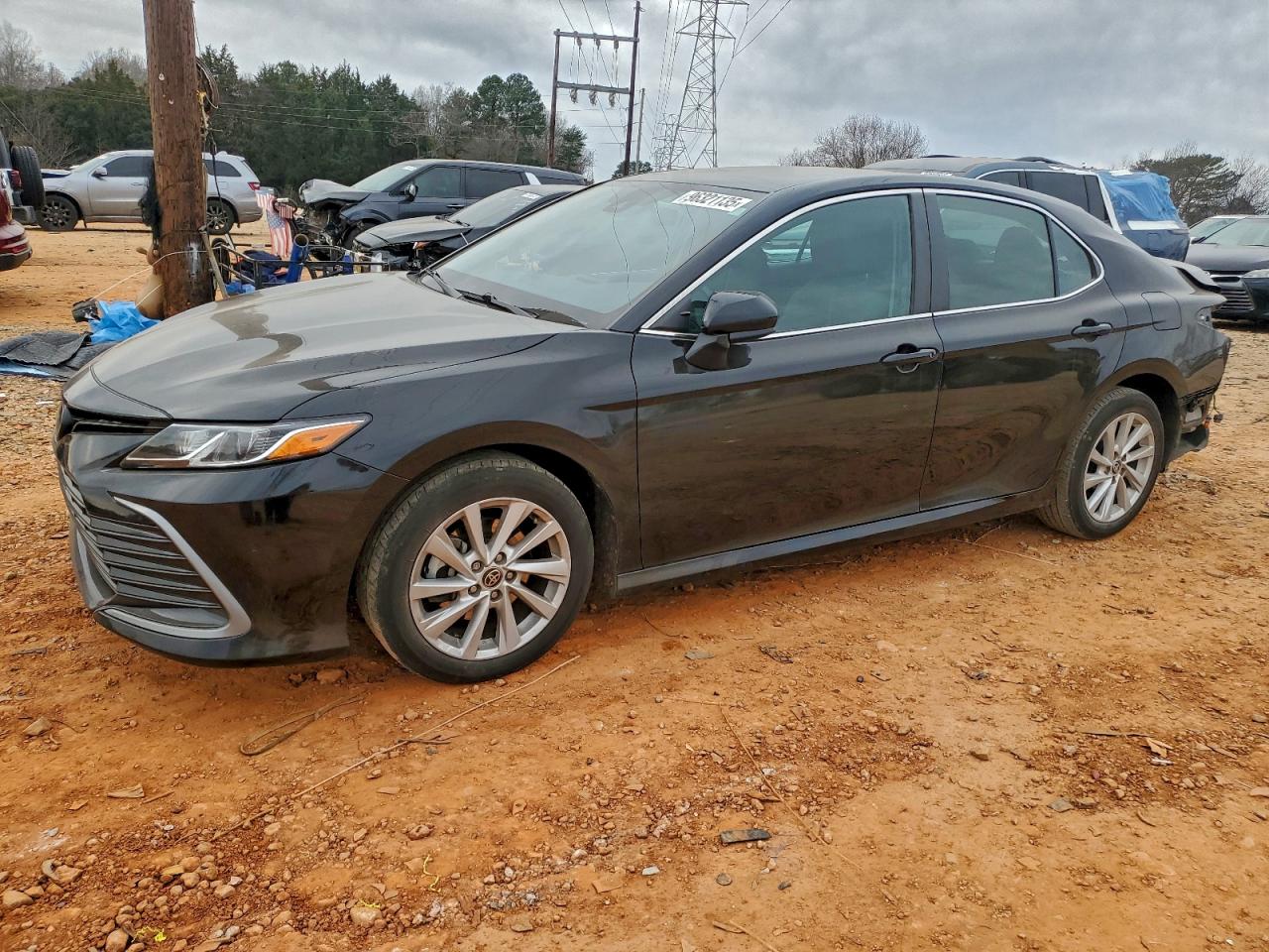 Toyota Camry Le Image 1