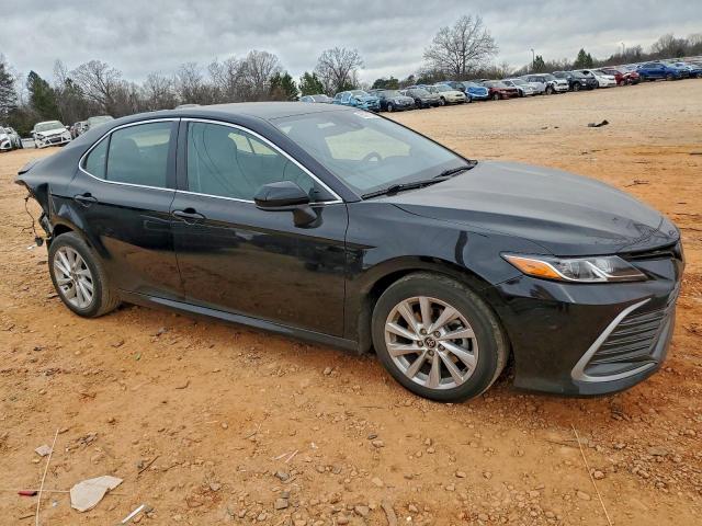 Toyota Camry Le Image 13