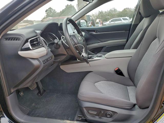 Toyota Camry Le Image 4