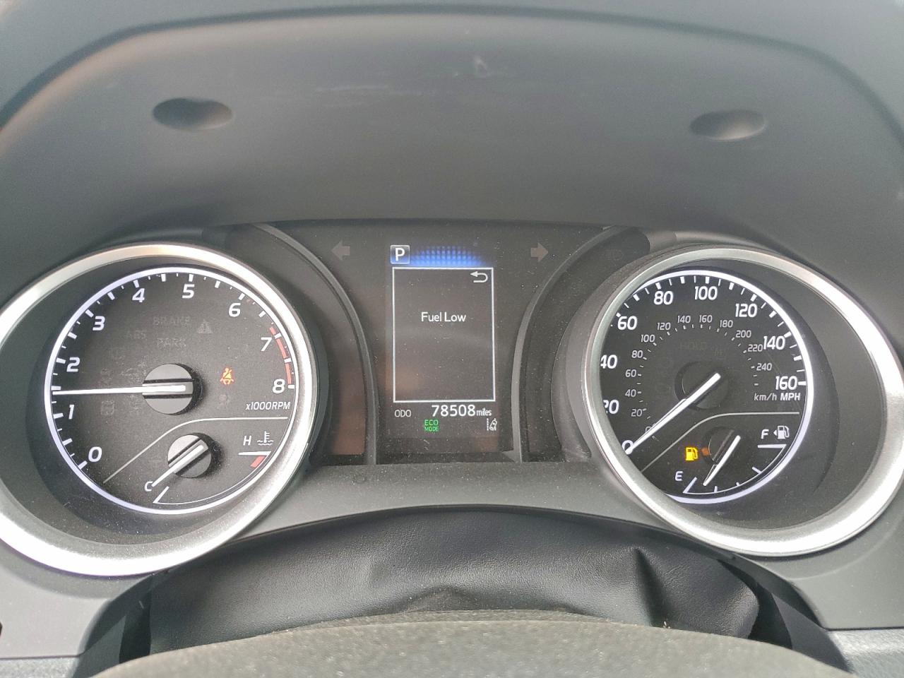 Toyota Camry Le Image 6