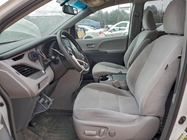Toyota Sienna Le Image 12