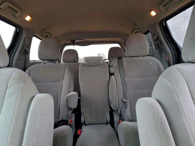 Toyota Sienna Le Image 10