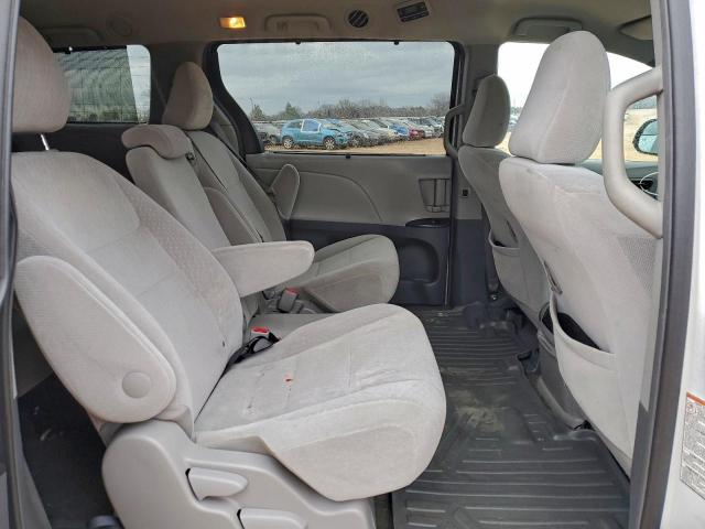 Toyota Sienna Le Image 5
