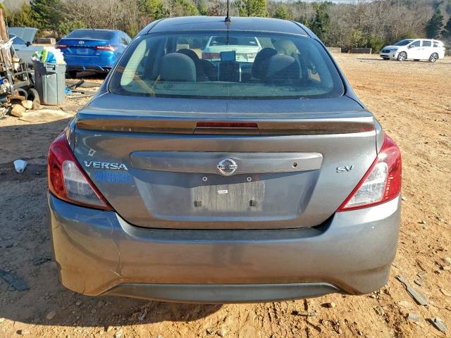 Nissan Versa S Image 3