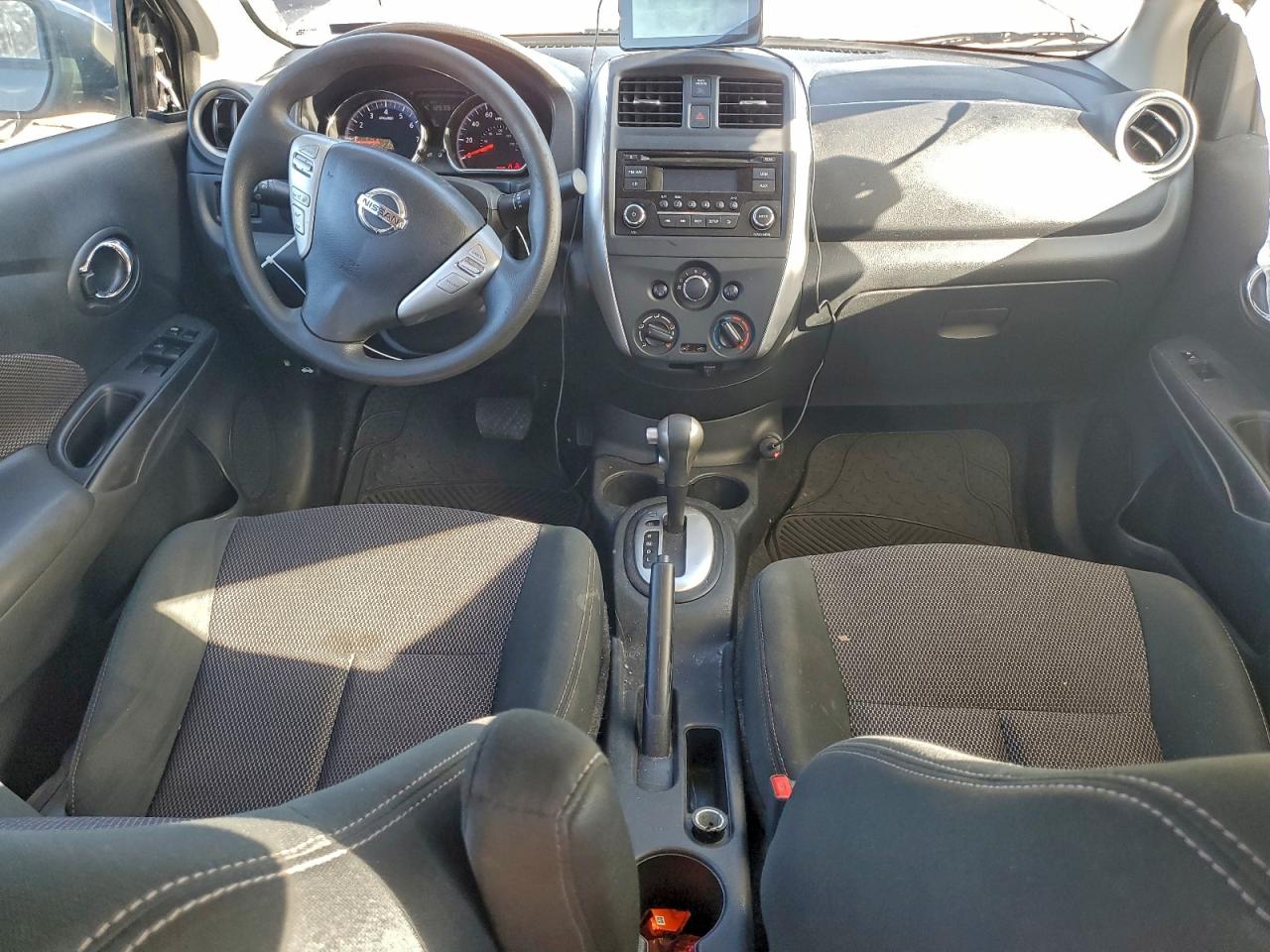 Nissan Versa S Image 6