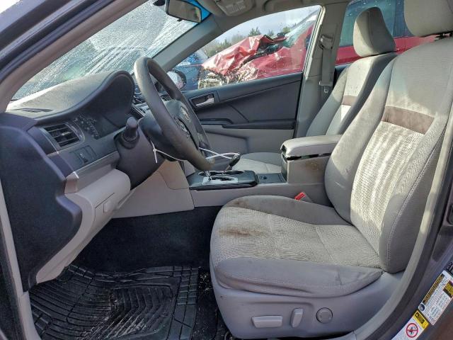 Toyota Camry Base Image 8