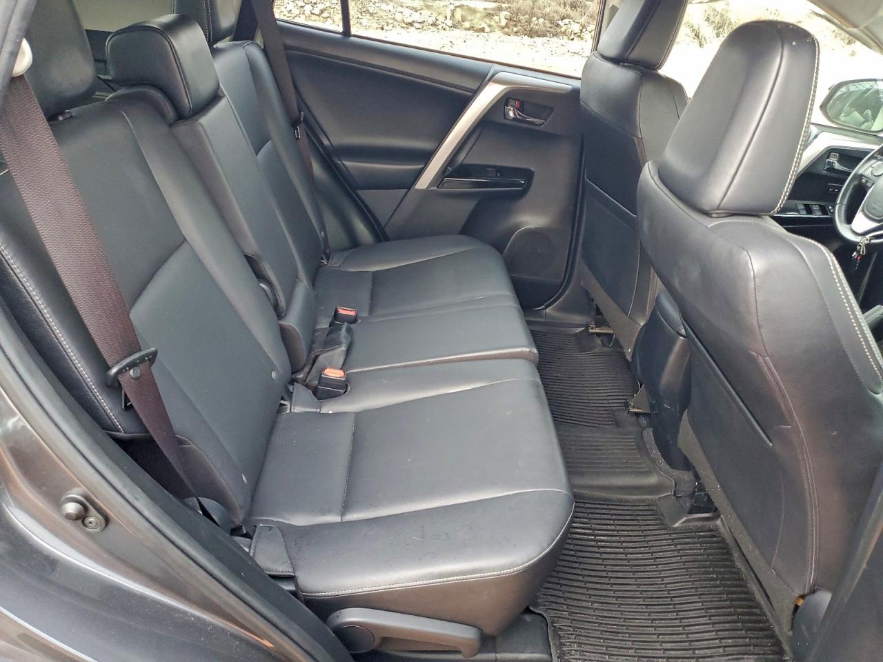 Toyota RAV4 Limited Image 9