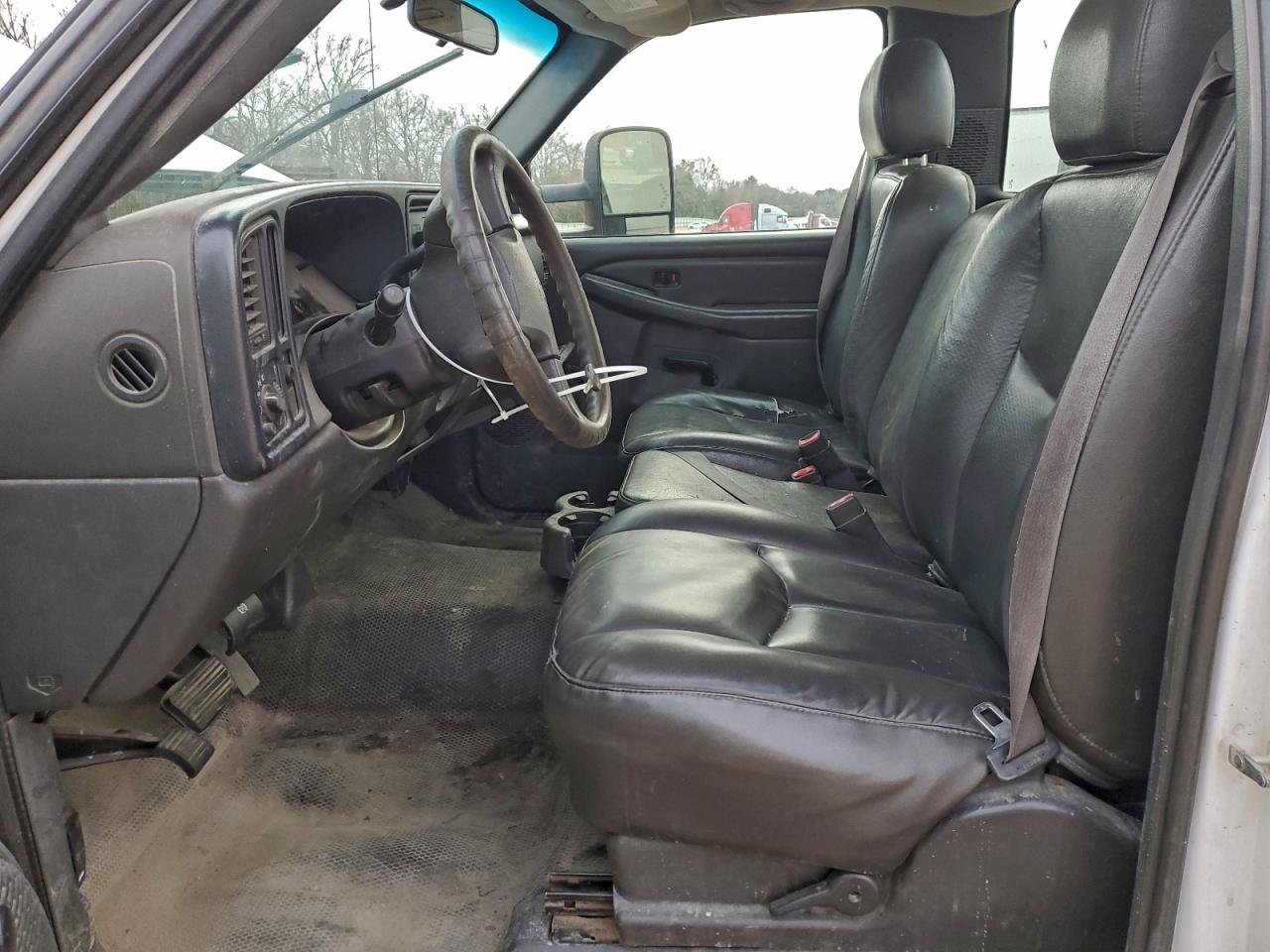 Chevrolet Silverado C3500 Image 3