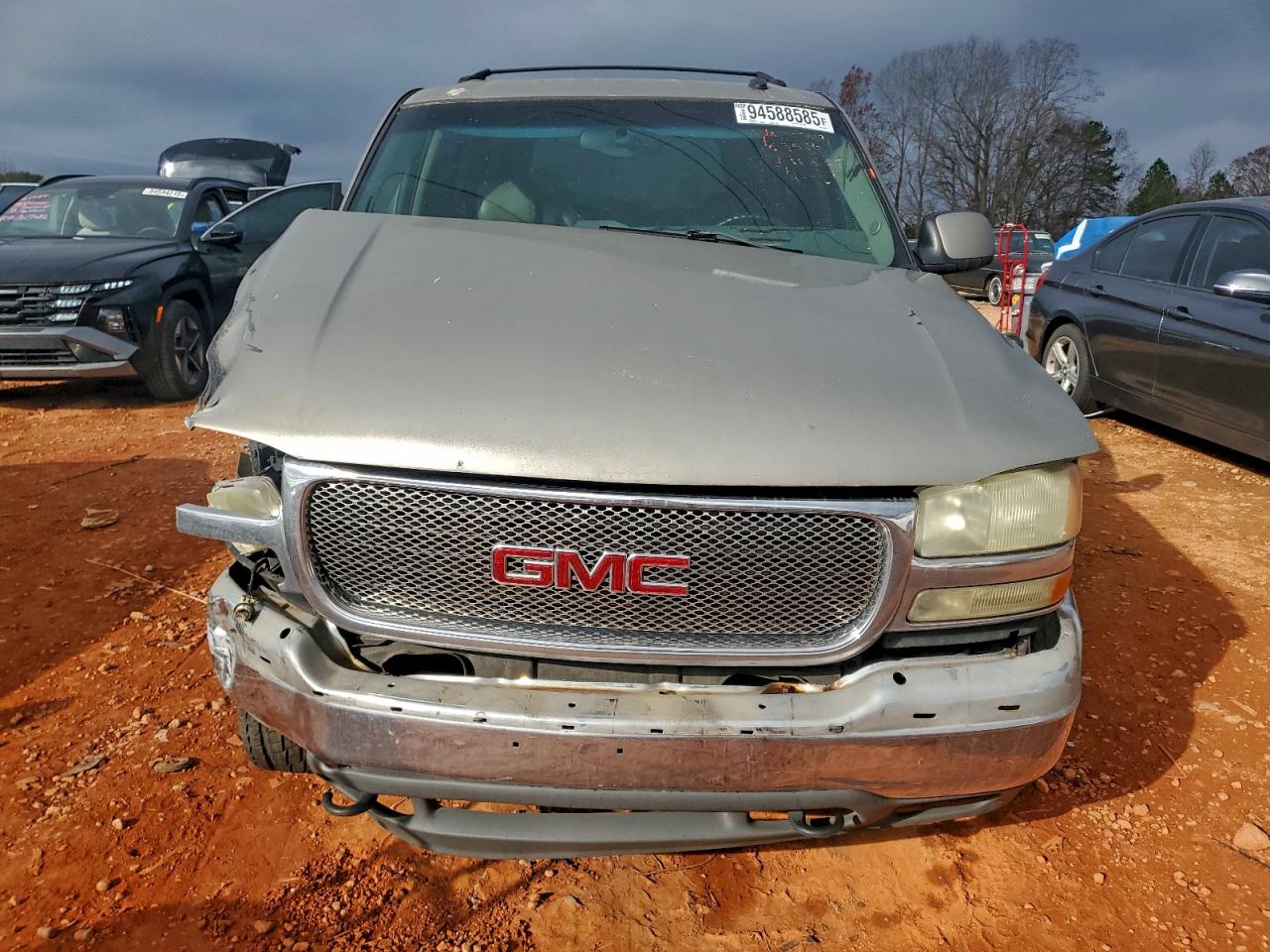 GMC Yukon Image 3
