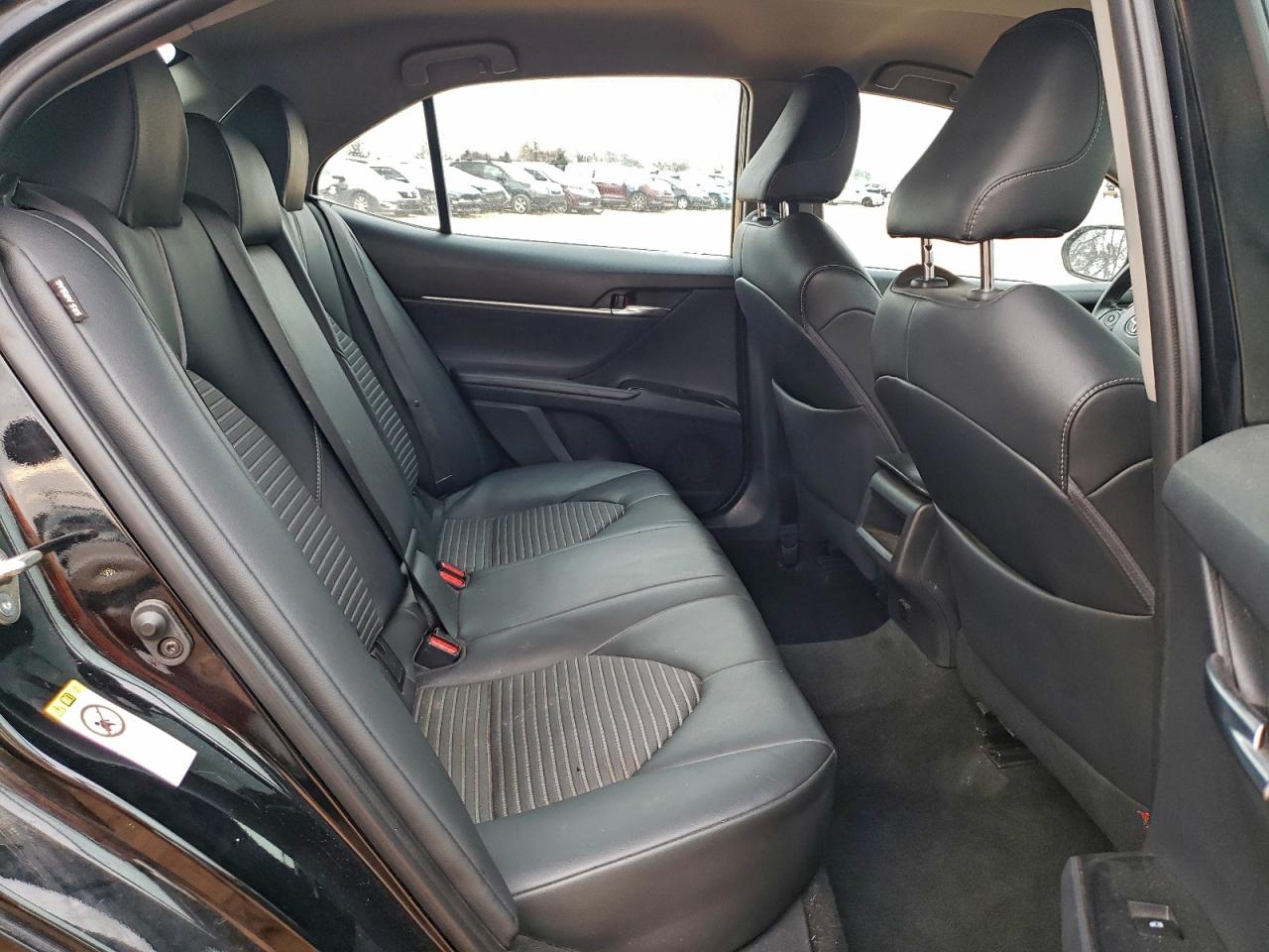 Toyota Camry L Image 5