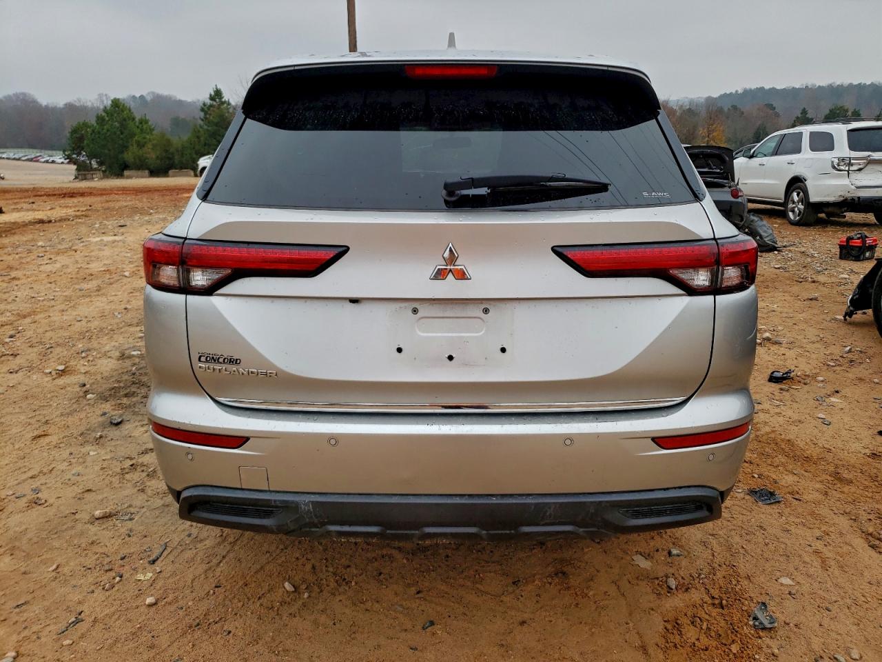 Mitsubishi Outlander Es Image 2
