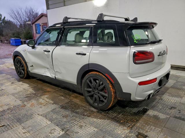 MINI Cooper John Cooper Works Clubman Image 2