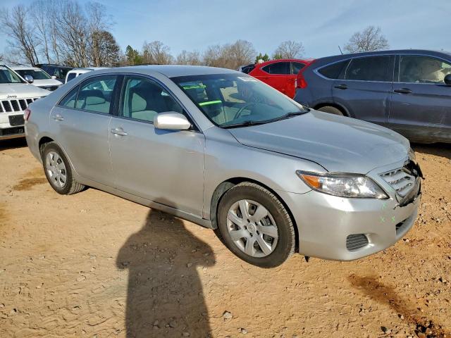 Toyota Camry Base Image 2