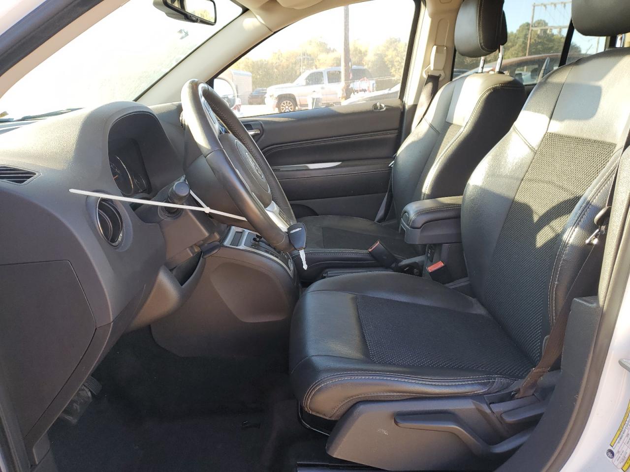 Jeep Compass Latitude Image 9