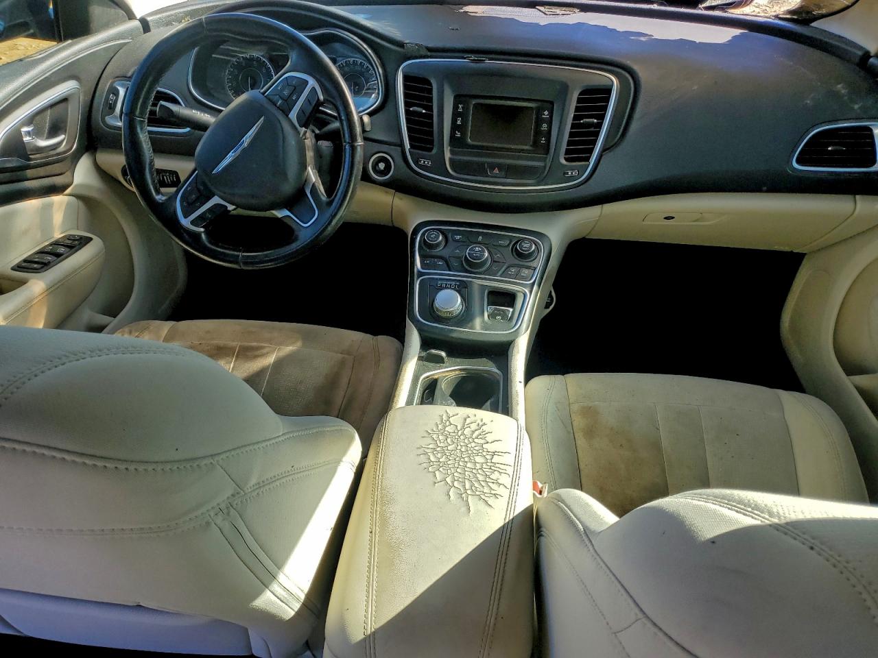 Chrysler 200 Limited Image 9