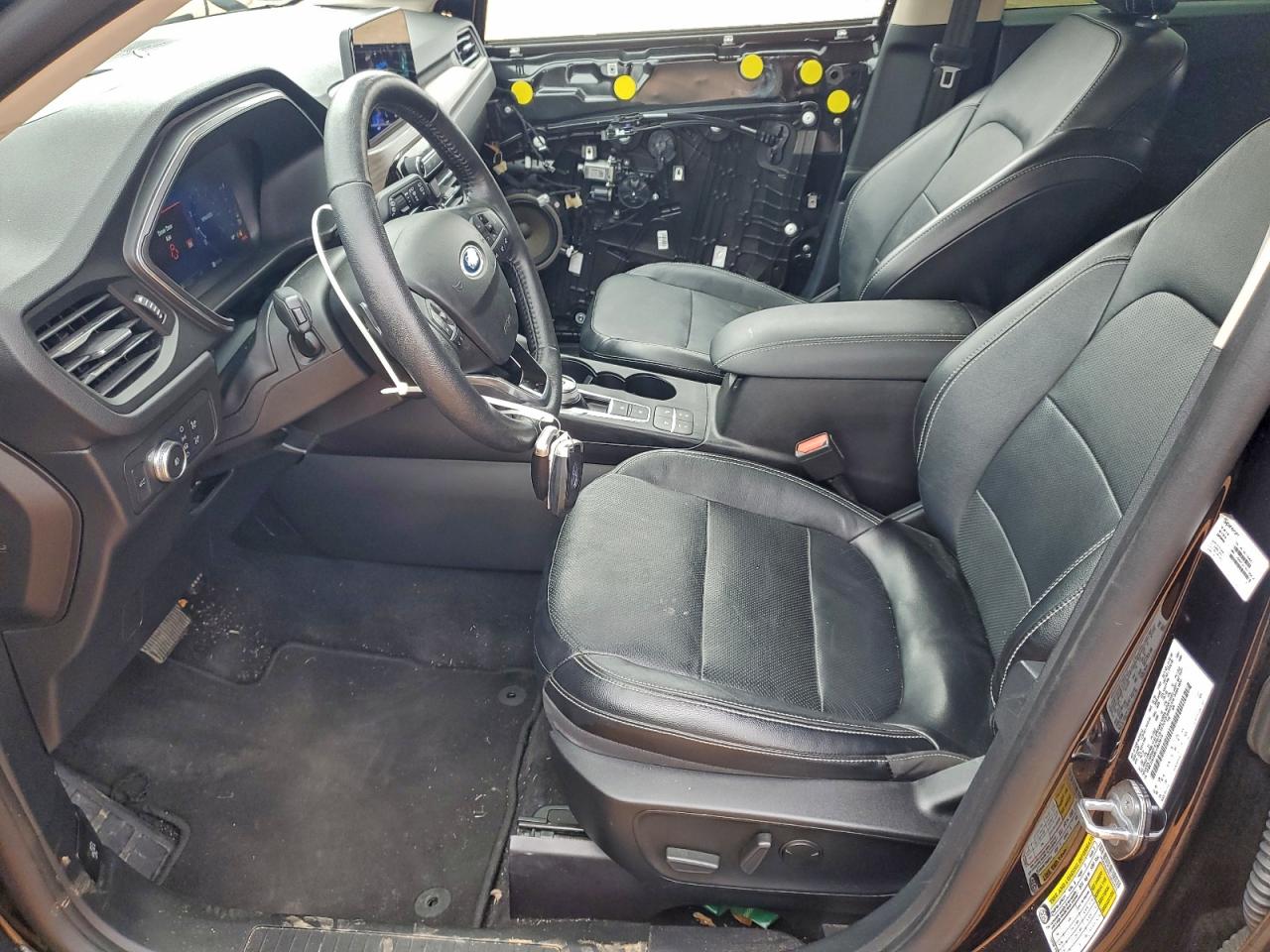 Ford Escape Titanium Image 14