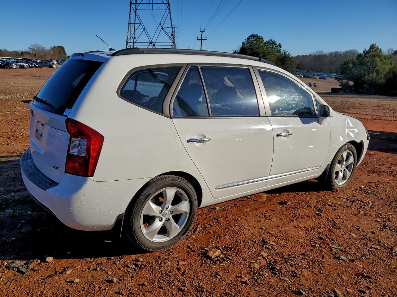 Kia Rondo Base Image 8