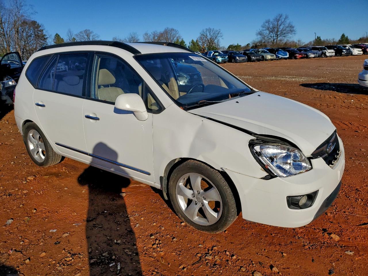 Kia Rondo Base Image 5