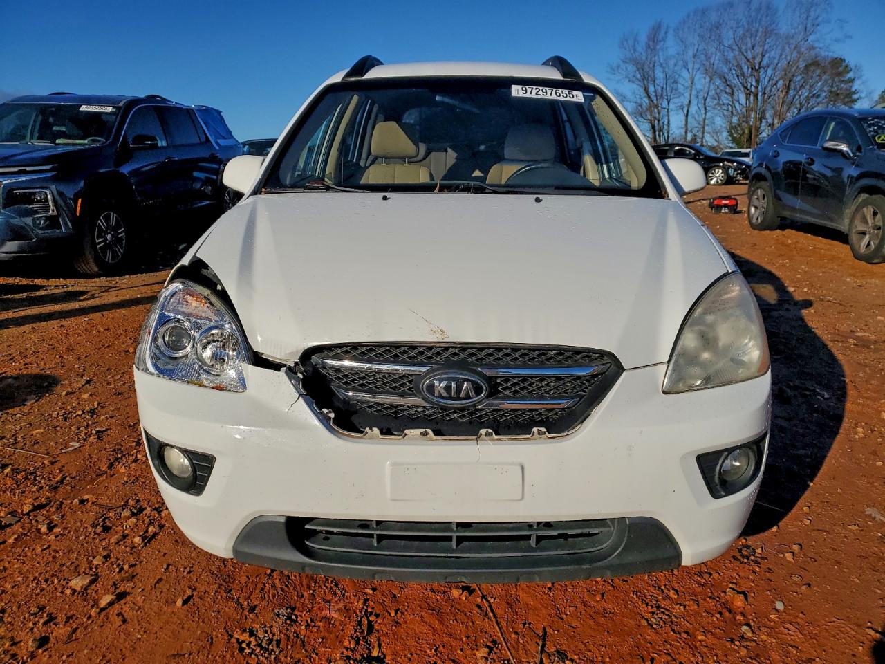 Kia Rondo Base Image 2