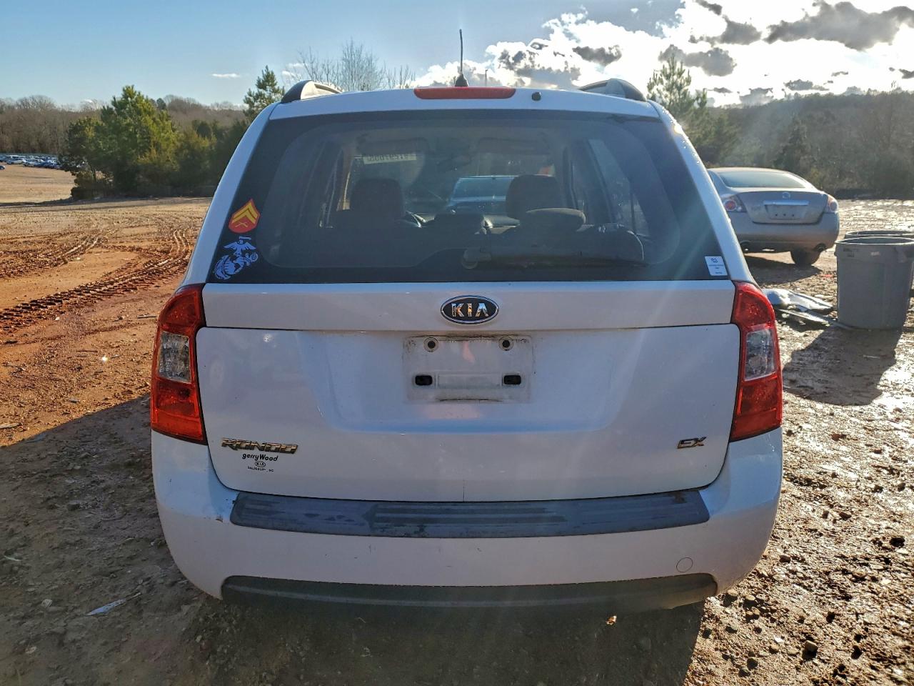 Kia Rondo Base Image 12