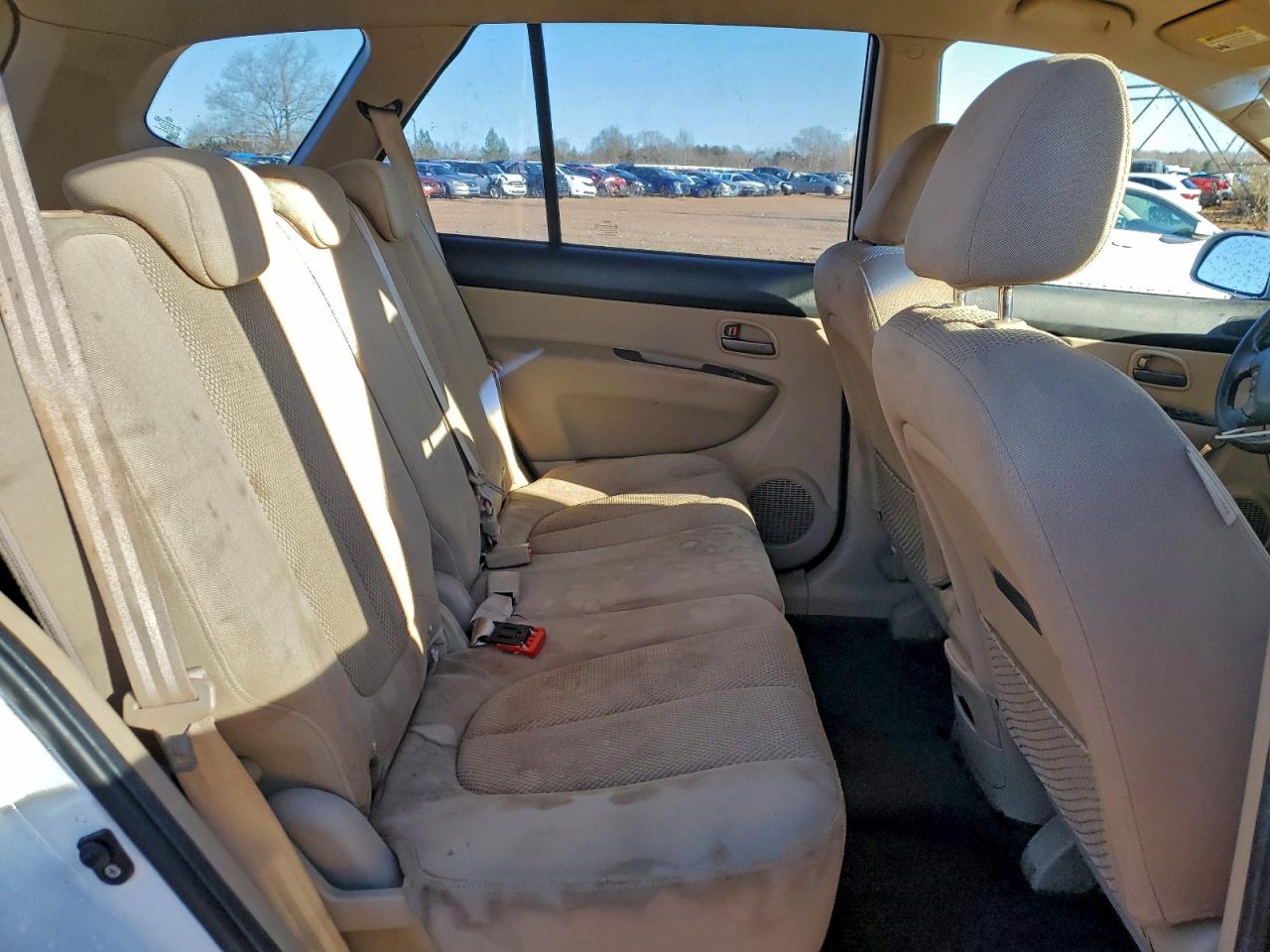 Kia Rondo Base Image 7