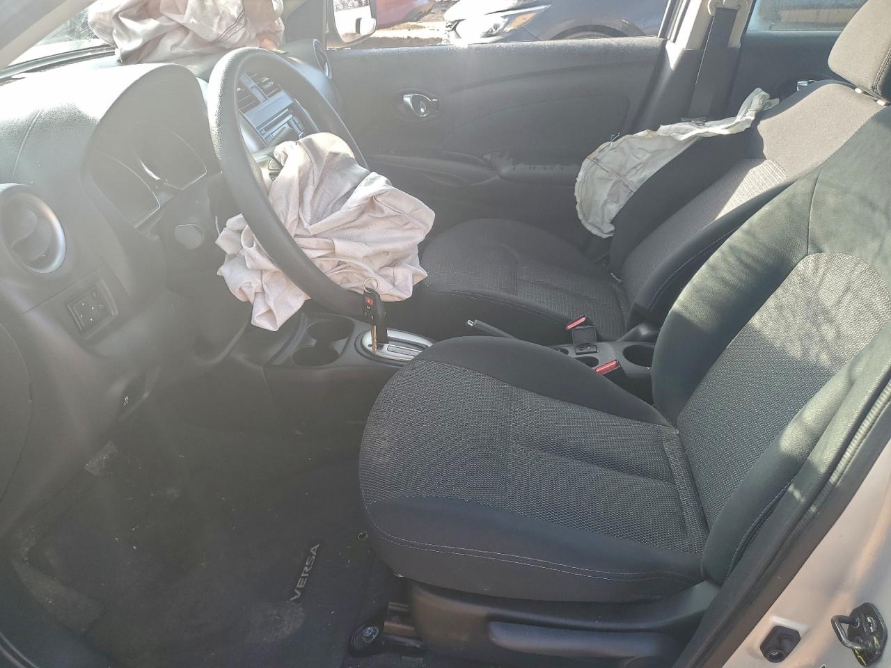 Nissan Versa S Image 3